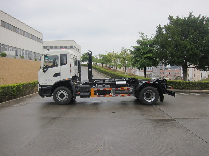 Hook-lift Garbage Truck – FLM5180ZXXDF6