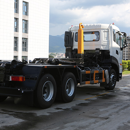 The principle and layout of Fulongma brand garbage truck with a detachable compartment