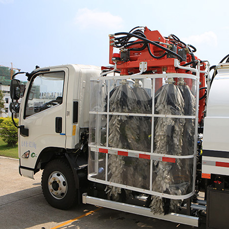 How does the FULONGMA guardrail cleaning truck work?