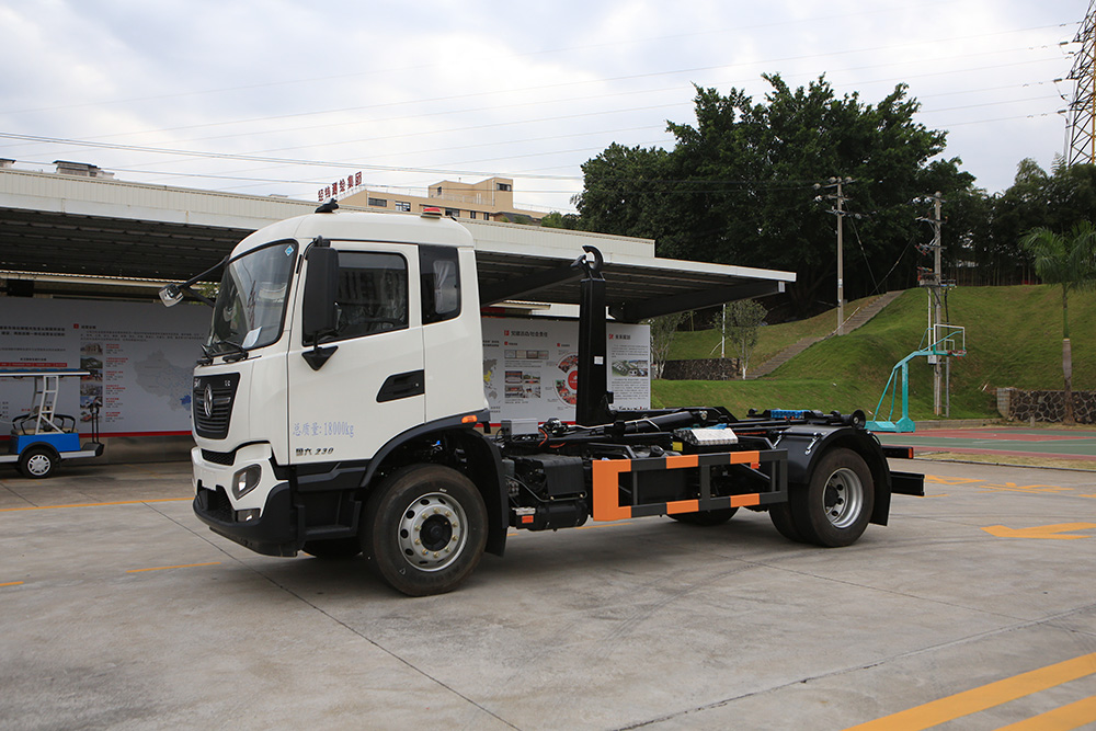 Camion à ordures à crochet