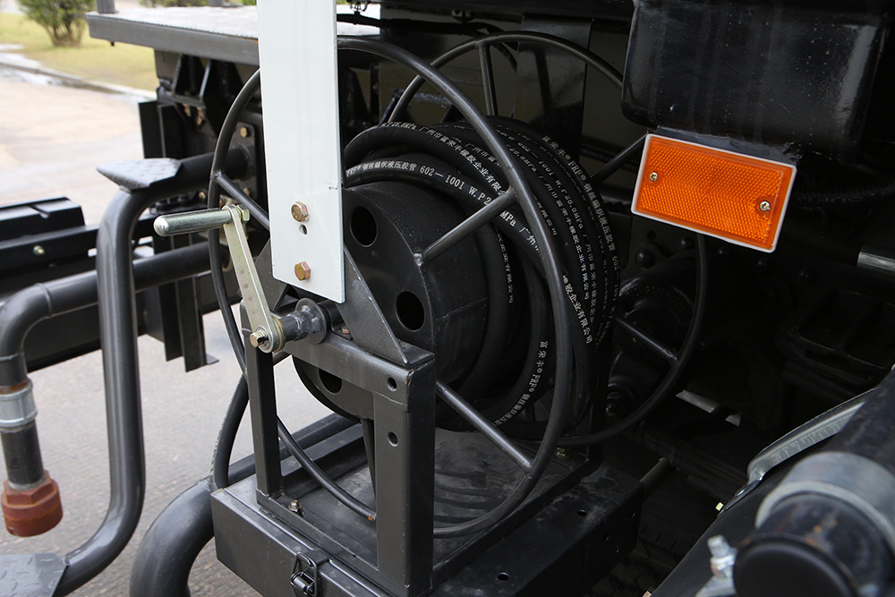 high-pressure cleaning truck