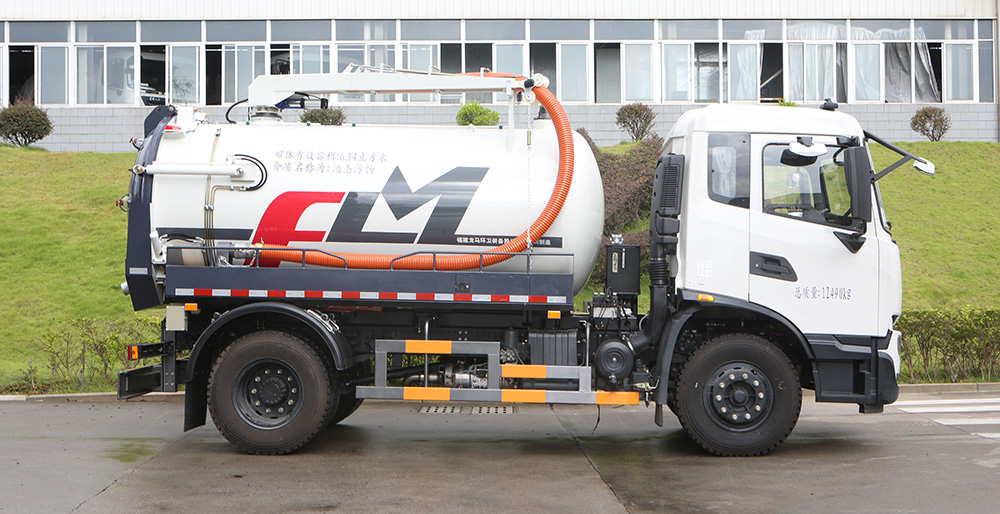 sewage suction truck