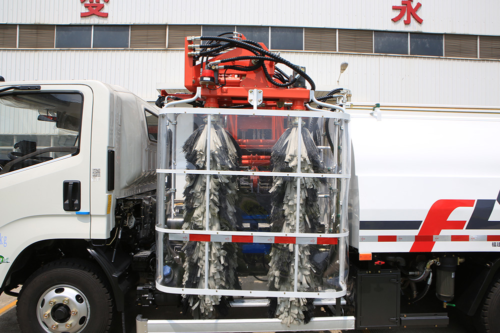 Double-sided Guardrail Cleaning Truck