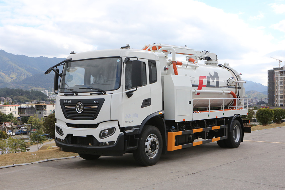 sewage suction truck