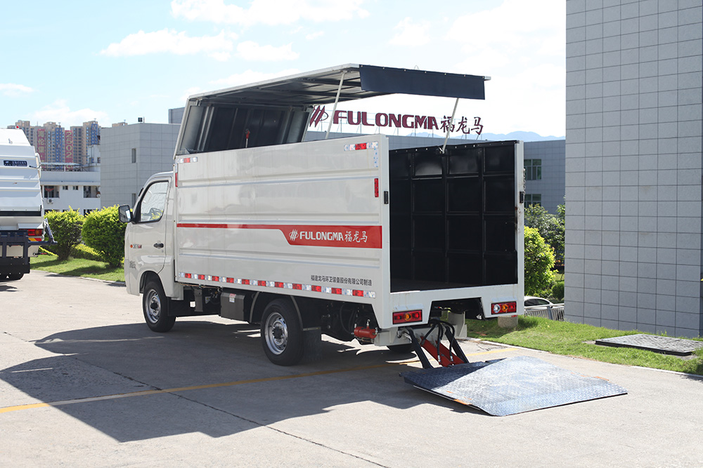 Camion de transfert de poubelle