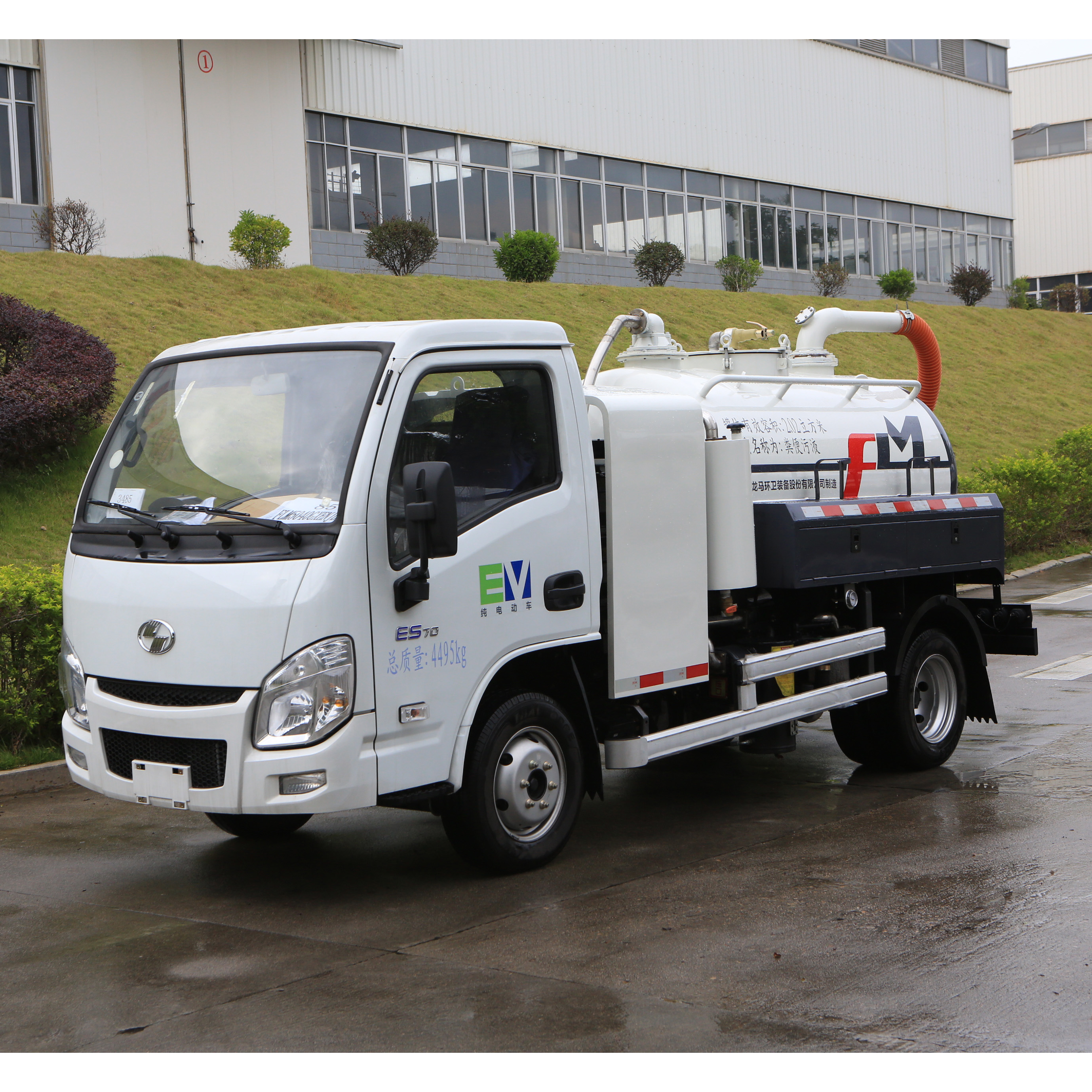 Functional configuration and features of FULONGMA's latest pure electric sewage suction truck