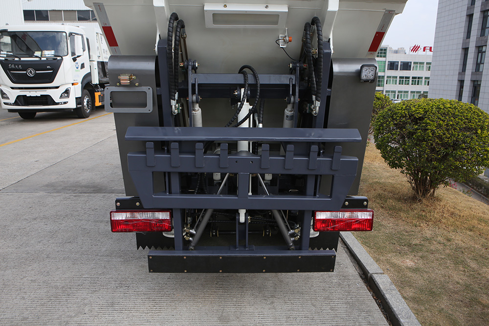 self-loading garbage truck