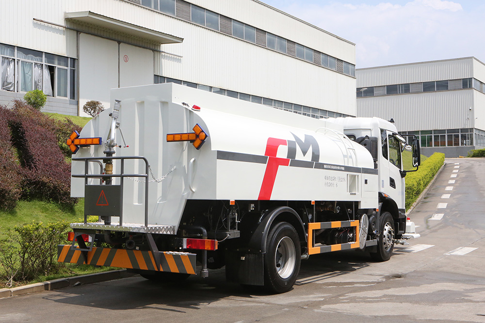 high-pressure cleaning truck