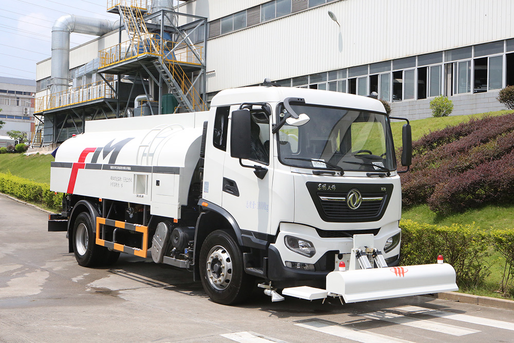 high-pressure cleaning truck