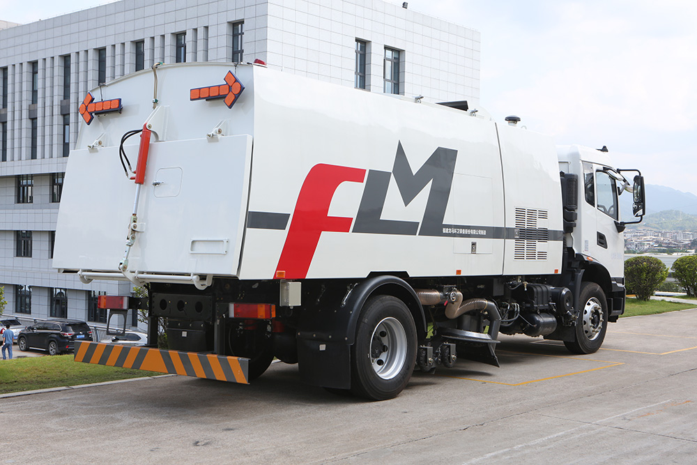 latest 18-ton vacuum truck