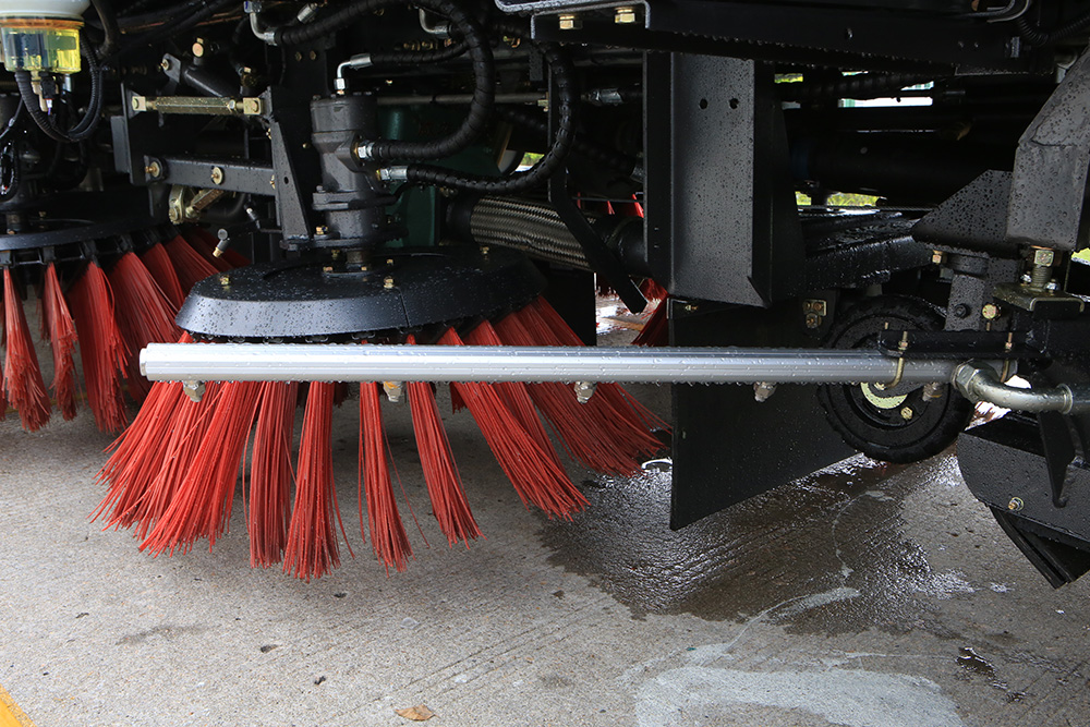 highway washing and sweeping vehicle