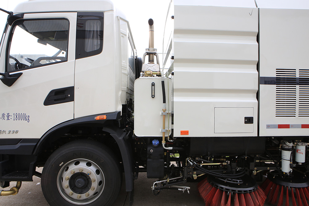 highway washing and sweeping vehicle