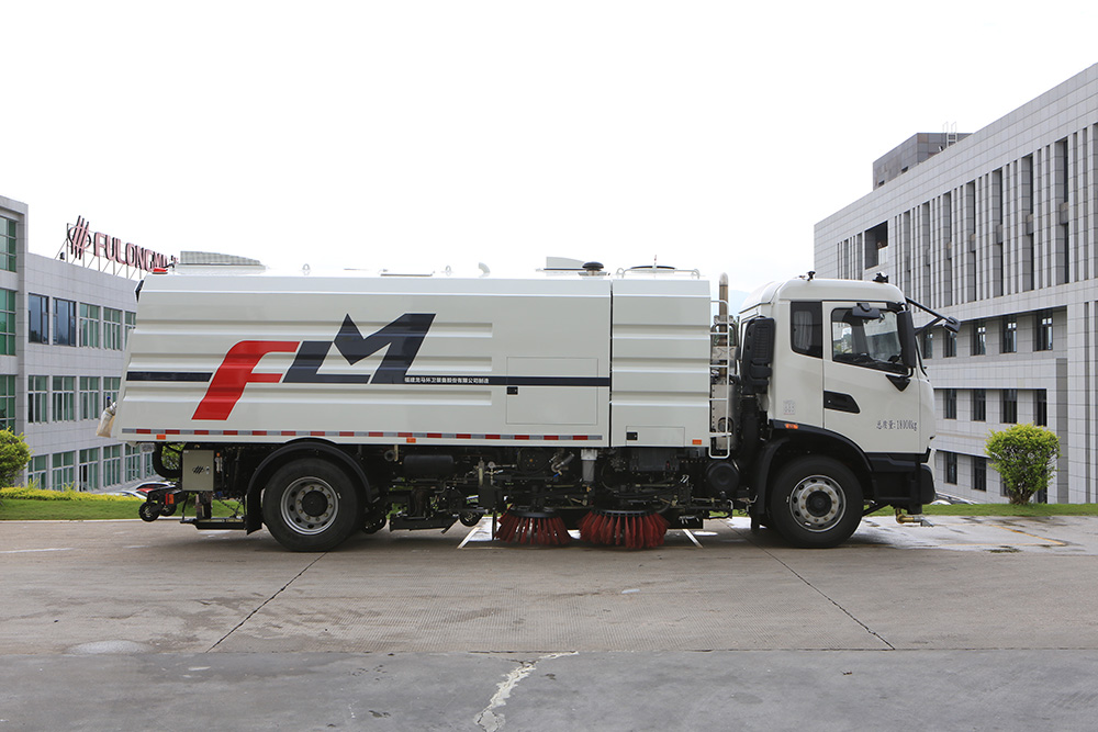 highway washing and sweeping vehicle