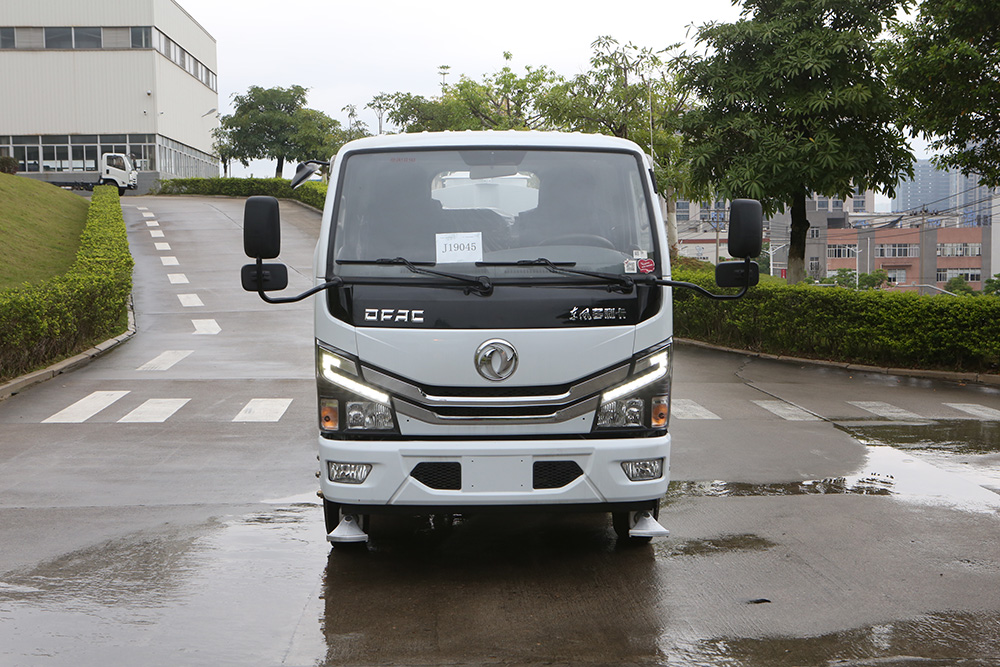 petit camion arroseur