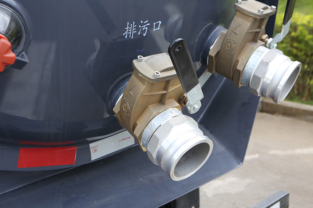 sewage suction truck