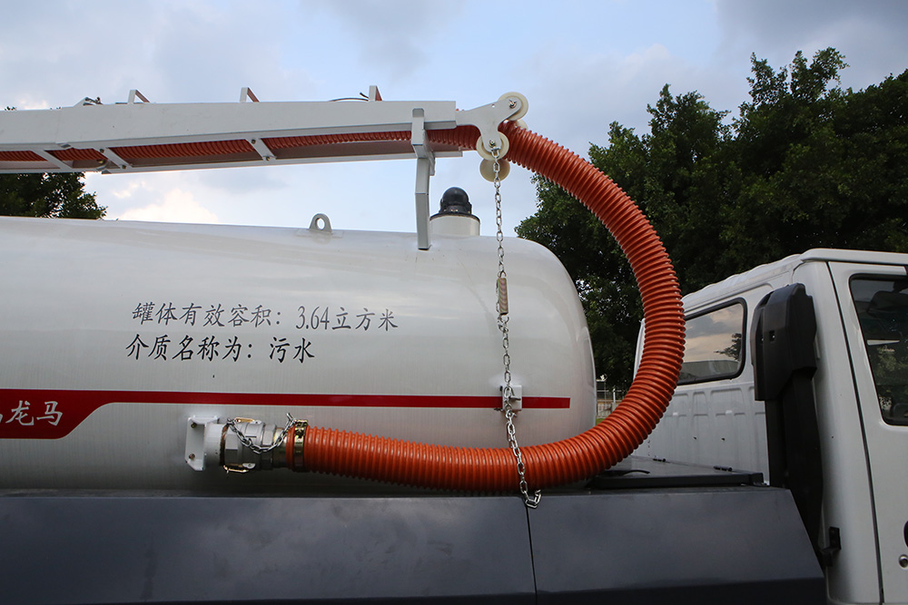 camión de succión de aguas residuales
