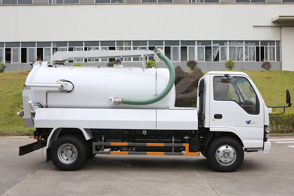sewage suction truck