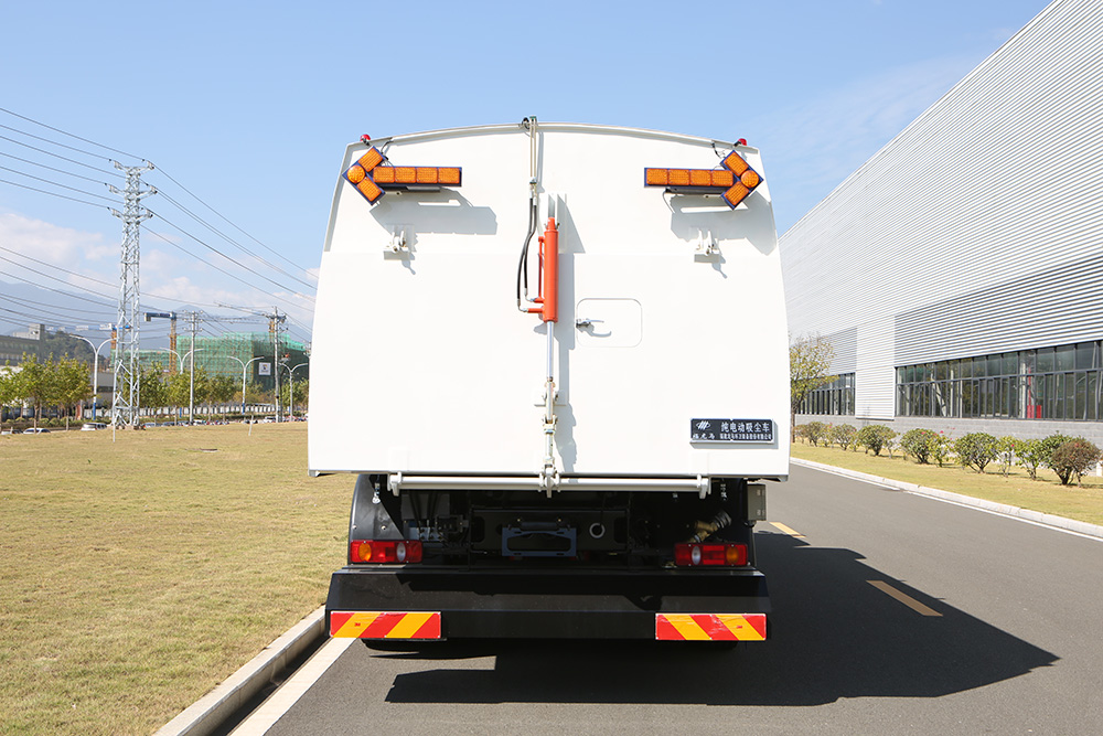electric vacuum sweeping truck