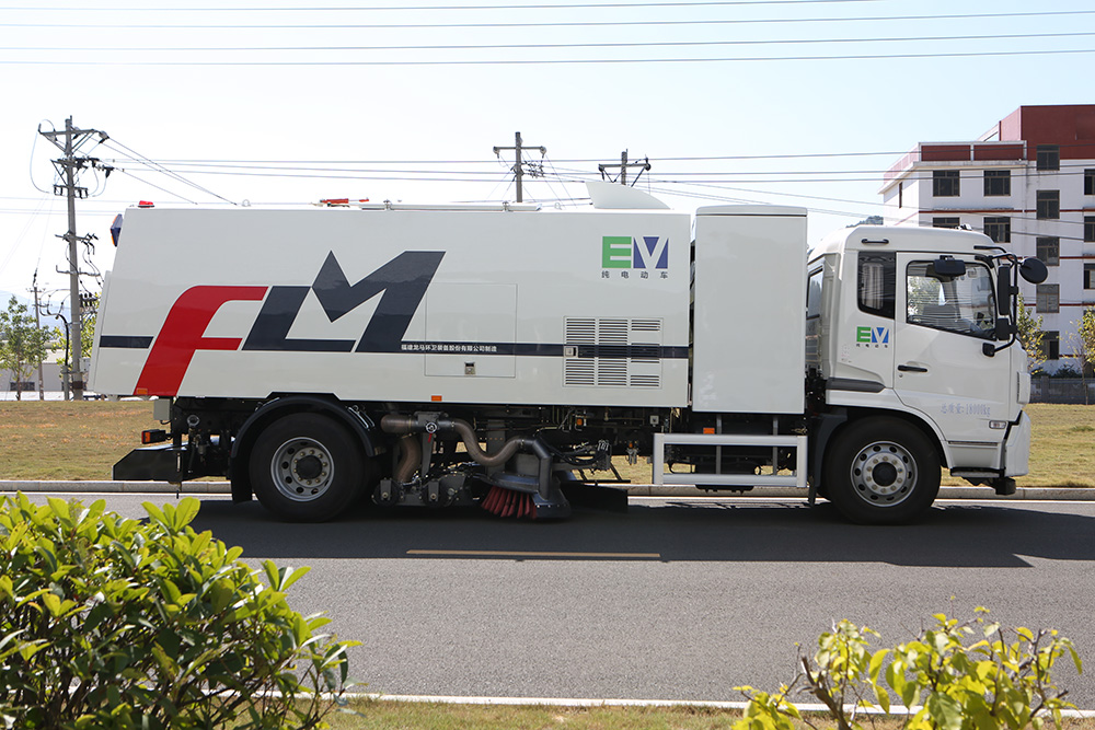 electric vacuum sweeping truck