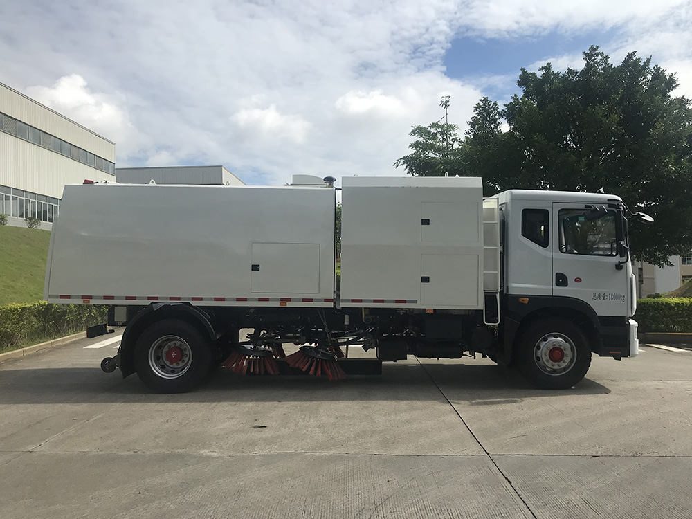 18-ton road sweeper