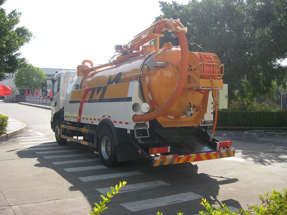 sewer high-pressure cleaning dredge vehicle