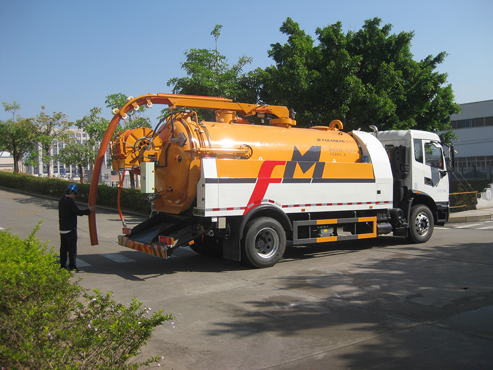 sewer high-pressure cleaning dredge vehicle