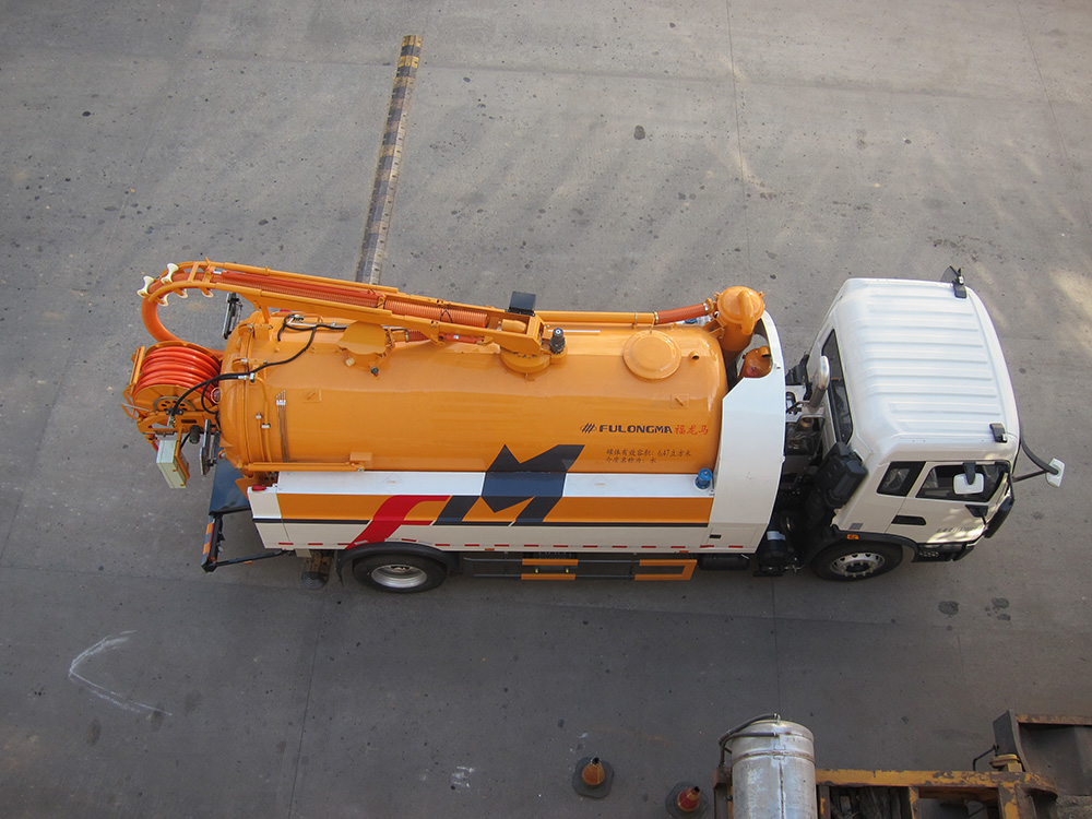 sewer high-pressure cleaning dredge vehicle