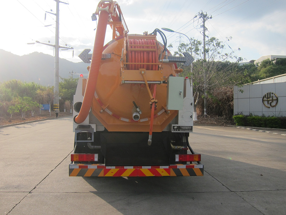 sewer high-pressure cleaning dredge vehicle