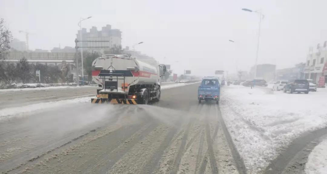 Ventisca repentina, FULONGMA respondió rápidamente para quitar la nieve y descongelar la ciudad