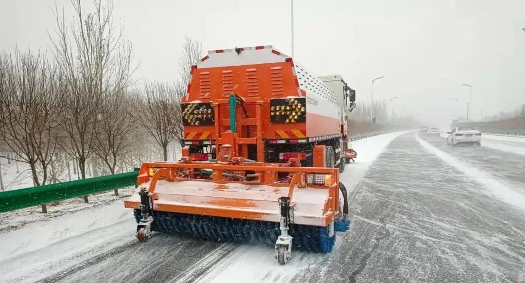 Sudden blizzard, FULONGMA responded quickly to remove snow and thaw the city