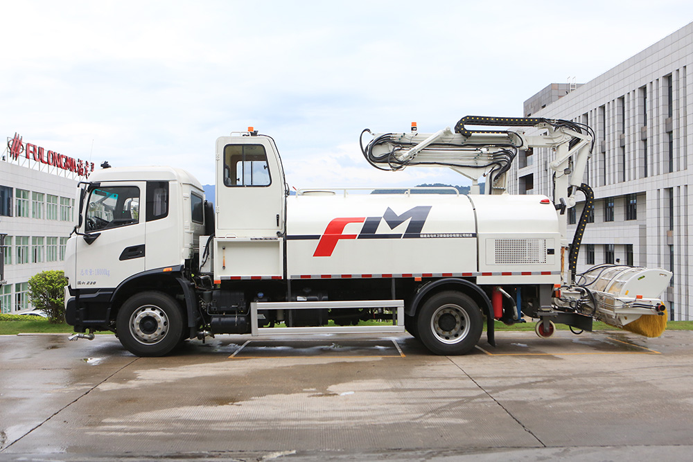 tunnel cleaning truck