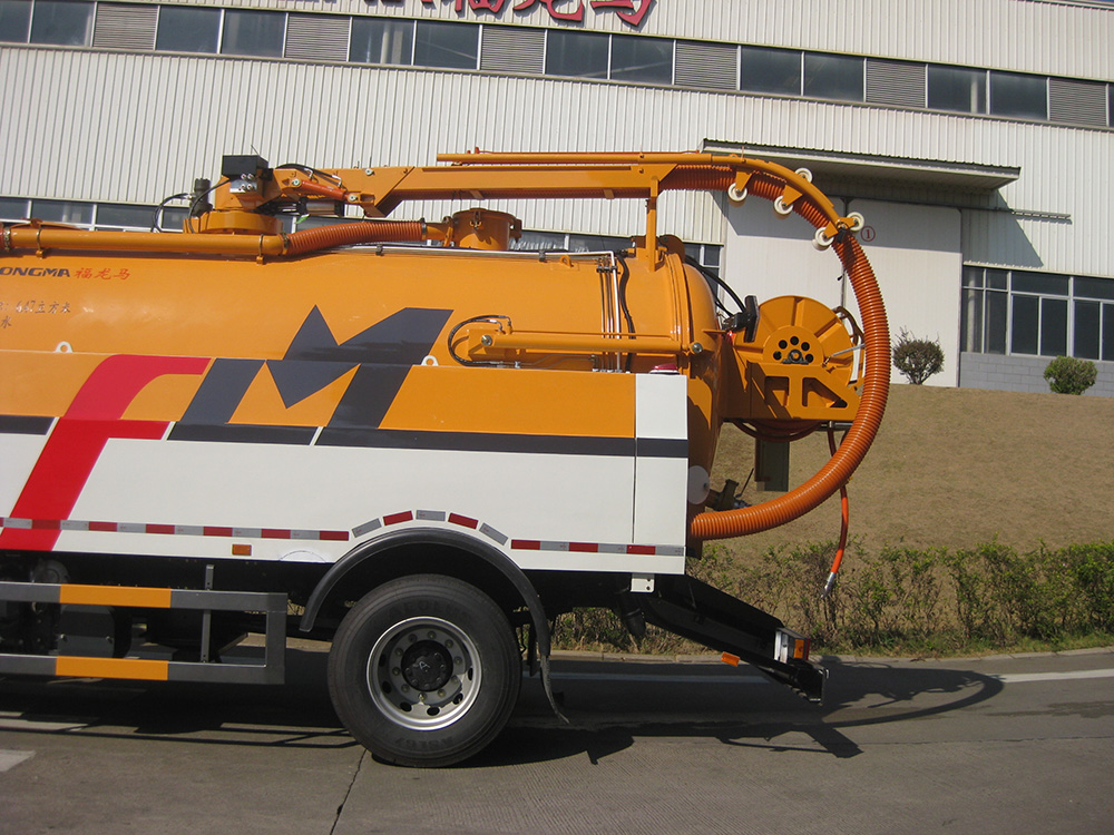 cleaning and suction truck