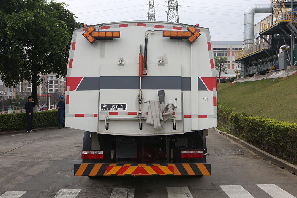 camion de nettoyage et de balayage au gaz naturel