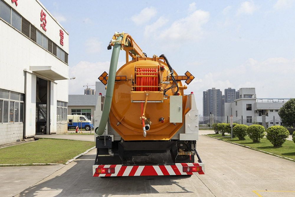 sewer dredging vehicle