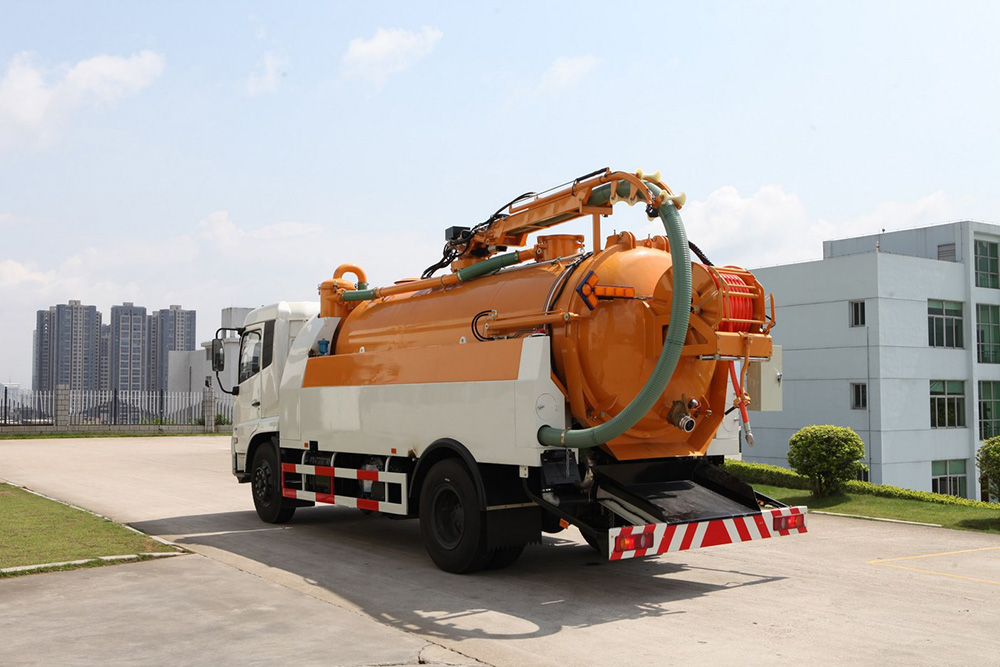sewer dredging vehicle