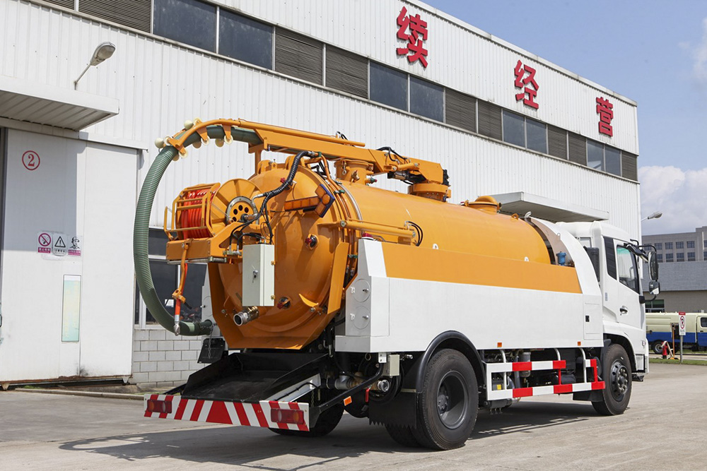 sewer dredging vehicle