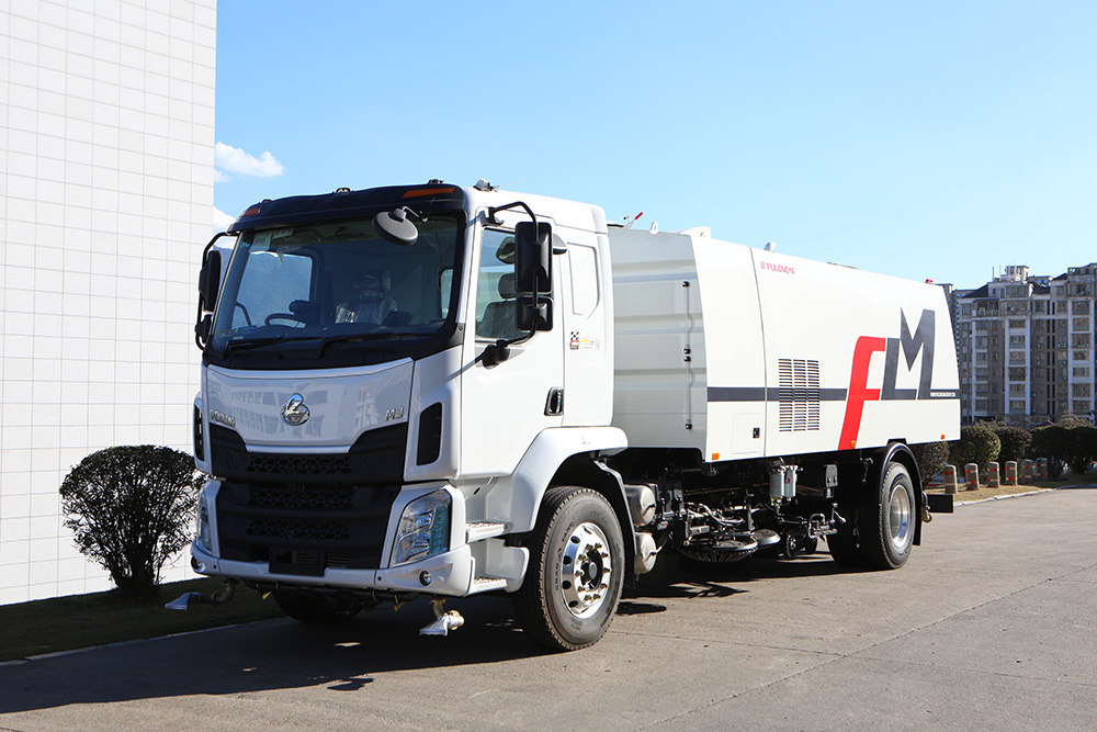 camion de lavage et de balayage