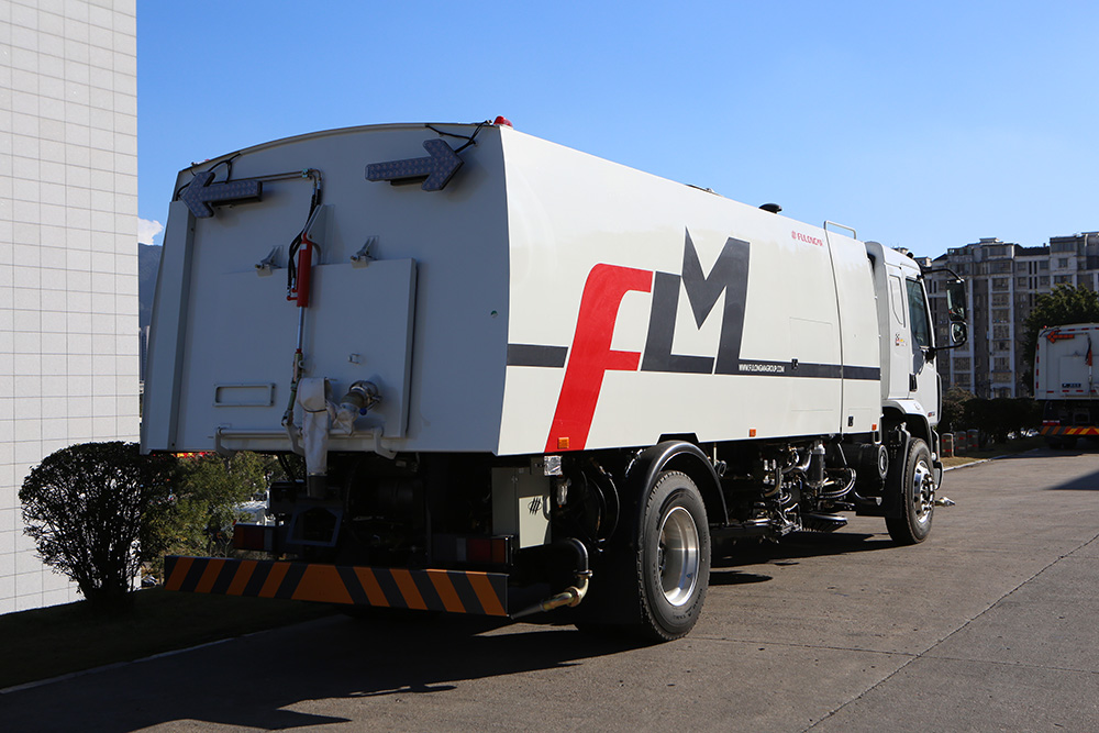 camion de lavage et de balayage