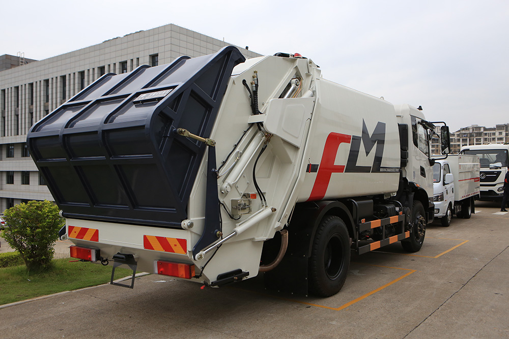 camion à ordures à compression de taille moyenne de 12 tonnes