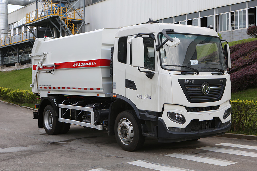 camion à ordures amarré