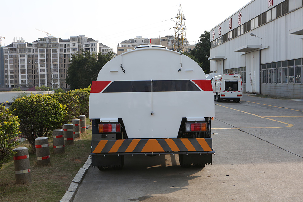 high-pressure cleaning truck