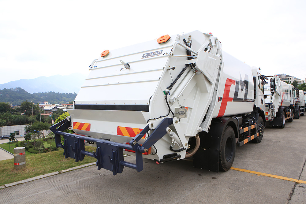 camion à ordures à compression de taille moyenne de 12 tonnes