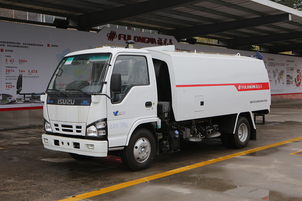 small 7-ton road sweeper