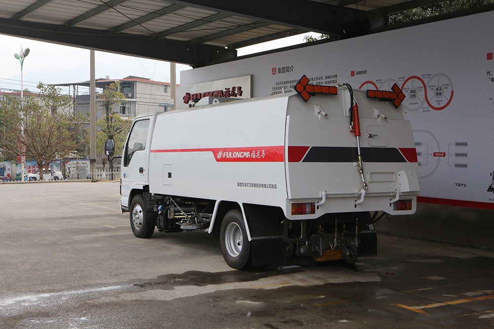 small 7-ton road sweeper