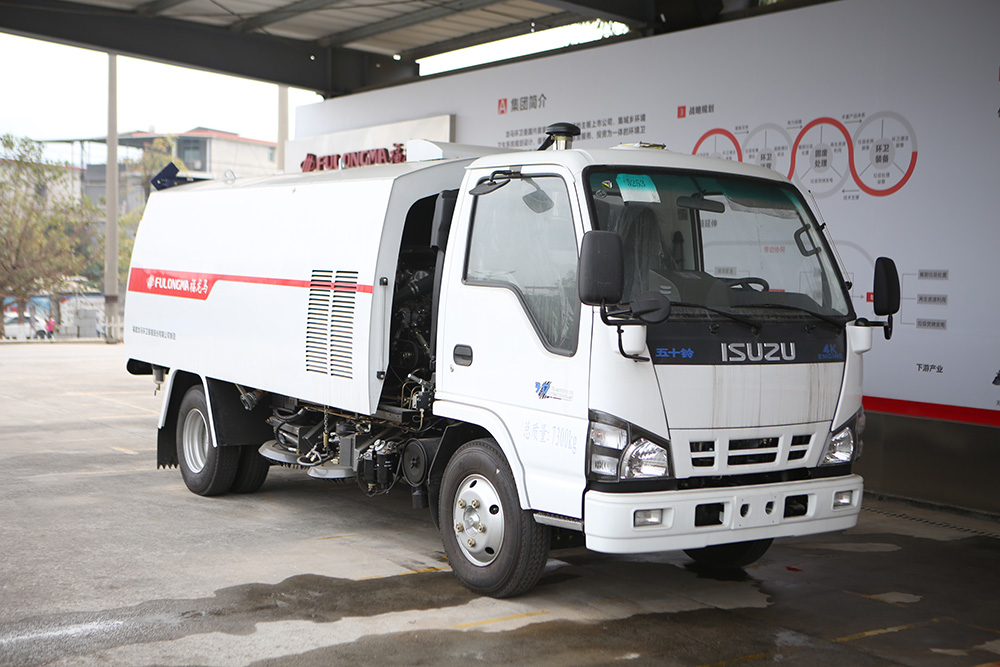 small 7-ton road sweeper