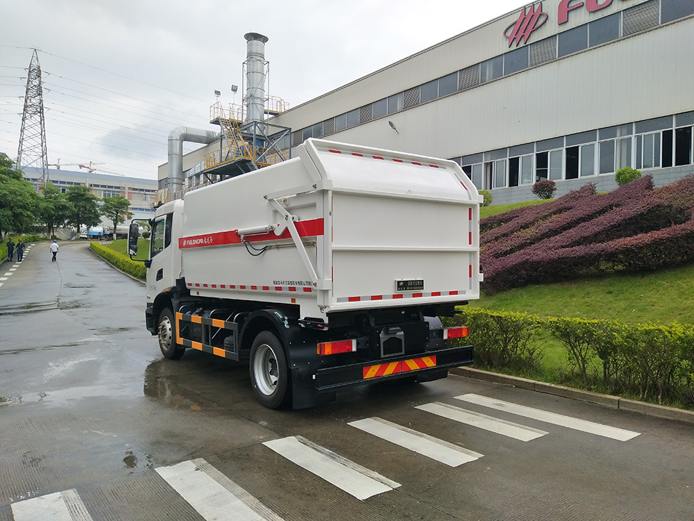 acoplando camión de basura