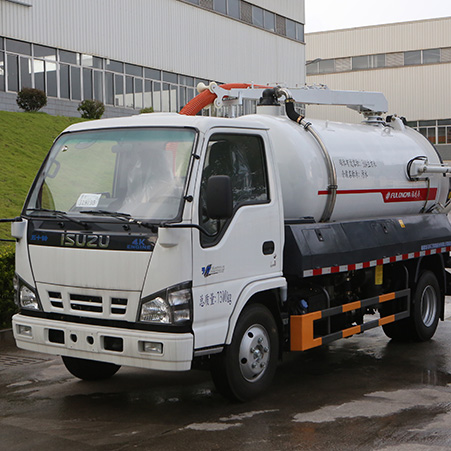 The scope of application and performance characteristics of FULONGMA's latest 7-ton manure suction truck