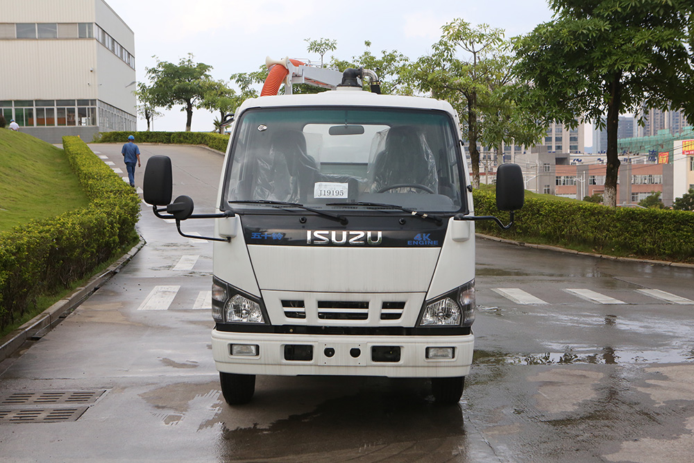 latest 7-ton manure suction truck