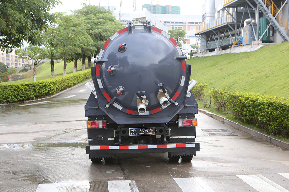 latest 7-ton manure suction truck