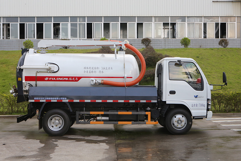 latest 7-ton manure suction truck